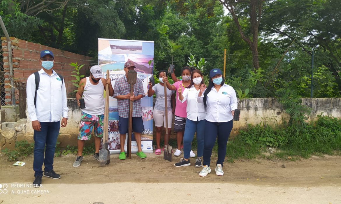 Compartimos jornada de siembra de árboles en barrio Altos de Aeromar en Santa Marta