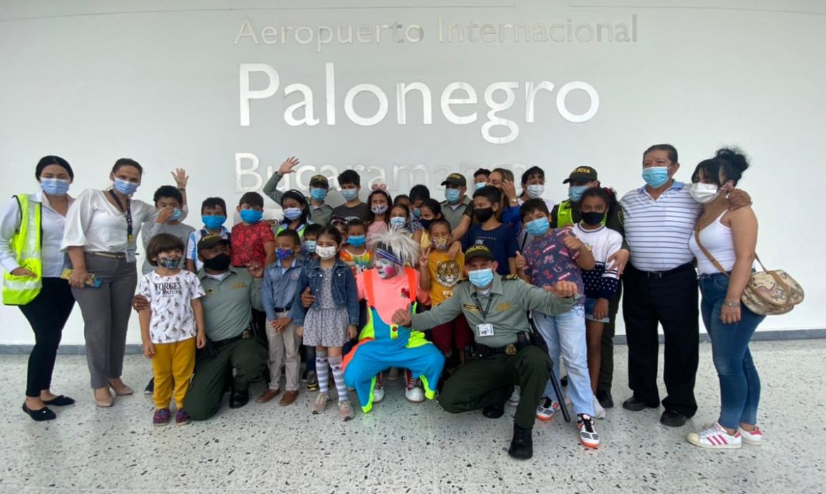 Compartimos con los Niños de la Vereda Paramito de Floridablanca, Santander, en el Aeropuerto Internacional Palonegro