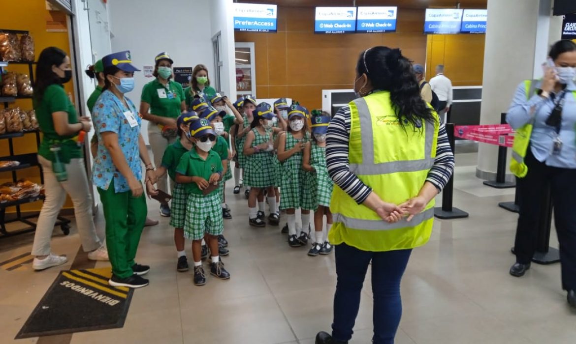 Enseñando a volar a los más pequeños en el Aeropuerto Internacional Simón Bolívar, Santa Marta