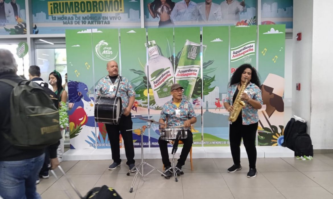 Una bienvenida musical en el Aeropuerto Simón Bolívar de Santa Marta