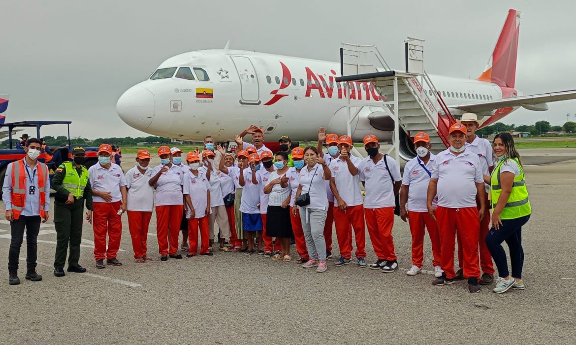 Charla pedagógica con el Consorcio Abuelos de Primera en el Aeropuerto Alfonso López Pumarejo de Valledupar