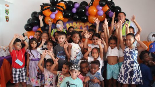 Aeropuertos de Oriente S.A.S., vistió de Halloween a los niños de sus comunidades