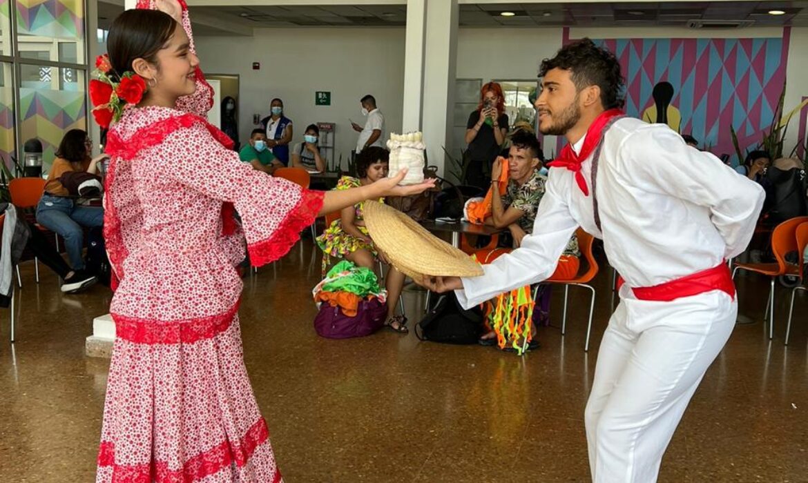 El aeropuerto Almirante Padilla se vistió de alegría en Navidad