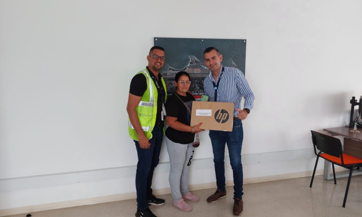 Aeropuerto Internacional Simón Bolívar dona Computadora de última tecnología al Barrio Cristo Rey de Santa Marta