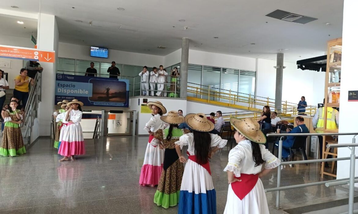 EL AEROPUERTO YARIGUÍEZ RECIBIÓ A SUS PASAJEROS CON UNA MUESTRA CULTURAL